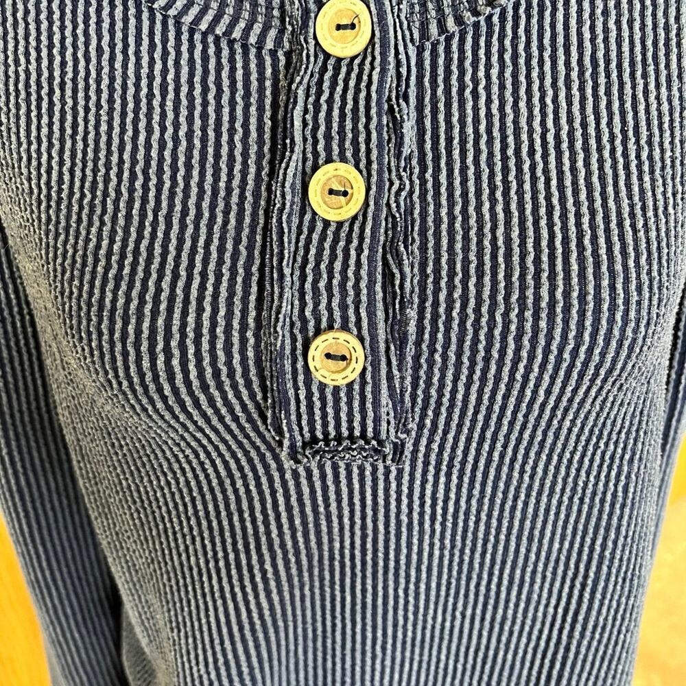 Blue Buttercup stretch top, women's size M, blue